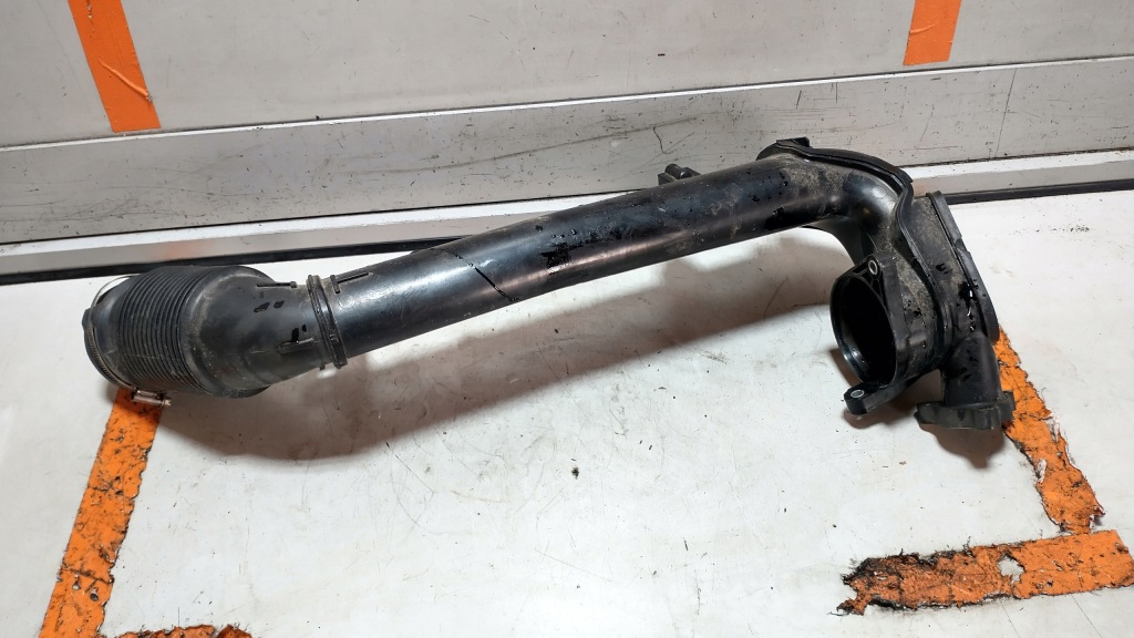 фото №1, Bmw 1 f40 труба повітрозабірник повітря 8580239 1.5 d