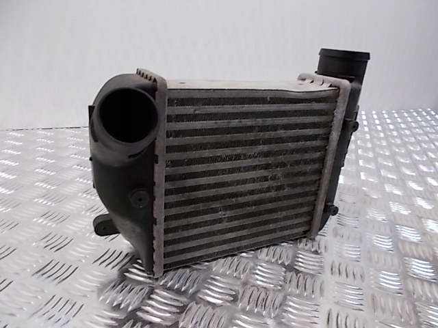 Радіатор інтеркулер audi a6 c6 4f 04-11 4f0145805af оригінал лівий Київ