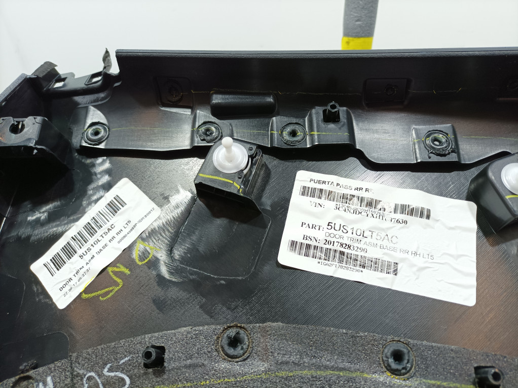 фото №9, Jeep compass ii 17- обивка обшивка дверь задняя правый кожа