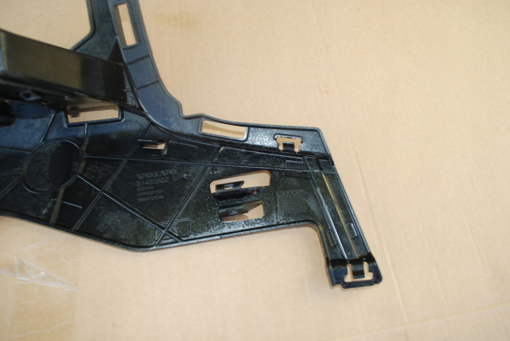 Volvo s60 v60 v60cc ii левый кронштейн направляющая бампера перед 31455652 Киев