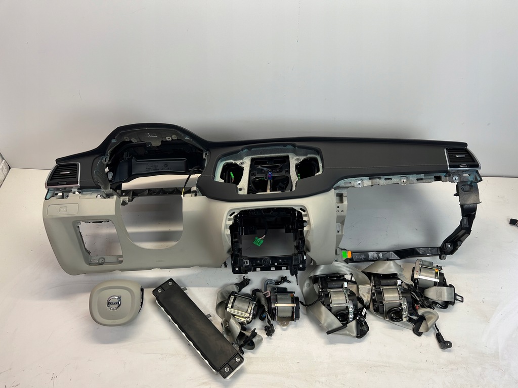 фото №1, Volvo xc90 ii приборная панель подушки безопасности ремни комплект