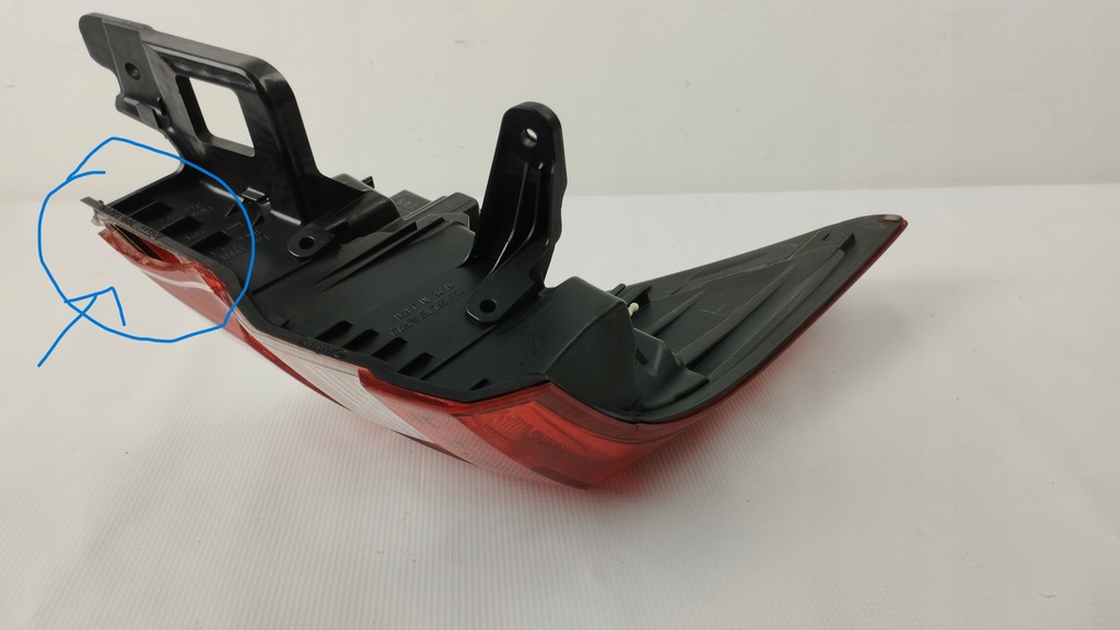 фото №14, Лампа правая задняя subaru outback v led