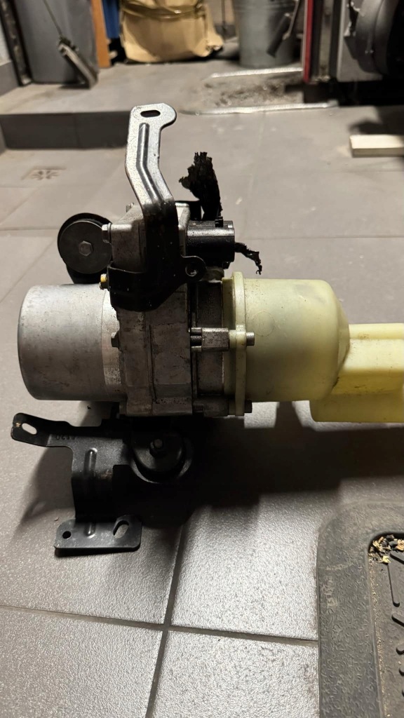 Насос усилителя peugeot traveller toyota proace 51033334+f hpi в Украине