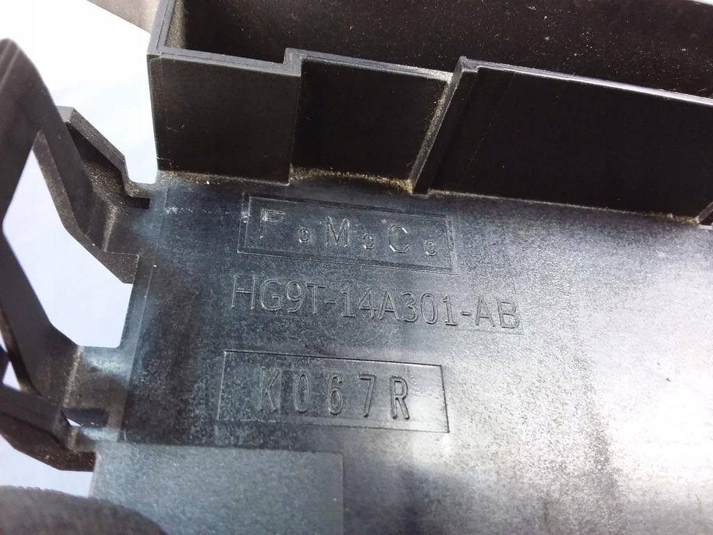 фото №4, Ford mondeo mk5 основание коробка предохранителей