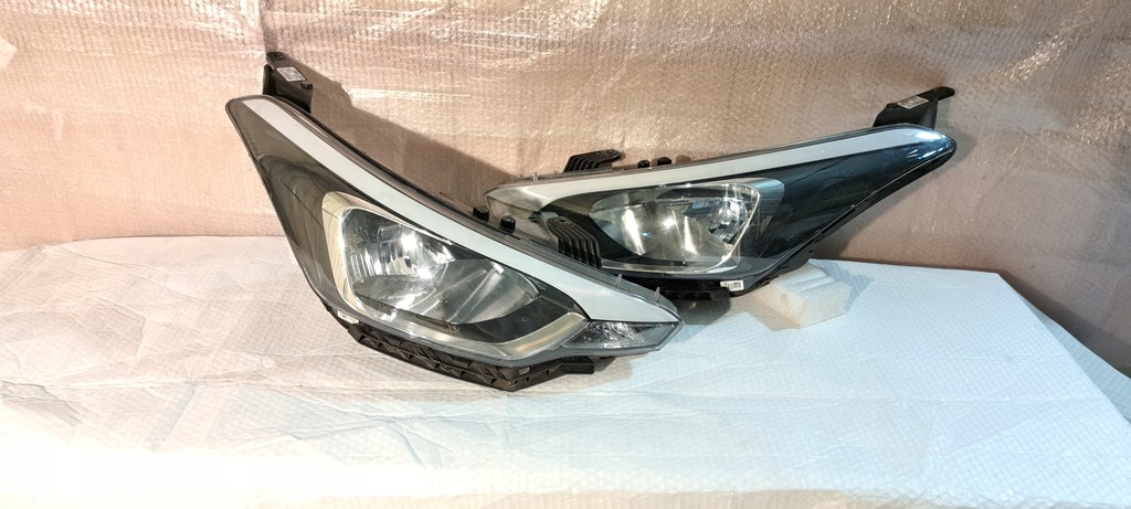 фото №1, Hyundai i20 ii 14- фара левый правый оригинальный