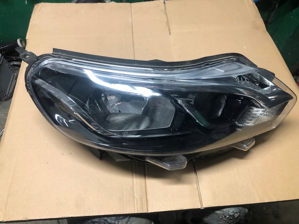 фото №5, Toyota proace 17- лампа правая передняя