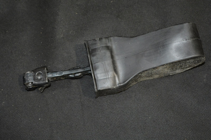 фото №1, Ограничитель дверь левый перед vw scirocco 5n0839267