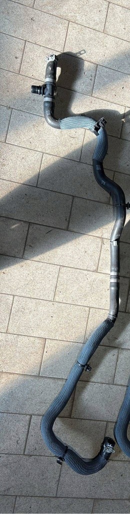 фото №1, Патрубок шланг трубка води renault austral renault rafale оригінальний номер 215136662r