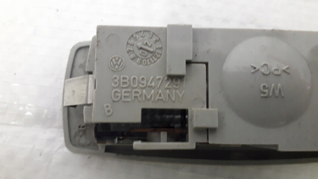 фото №13, Лампа освещение кабины volkswagen оригинальный номер 3b0947291