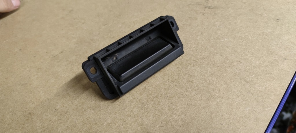 фото №1, Mercedes w221 ручка крышки багажника 2217500893