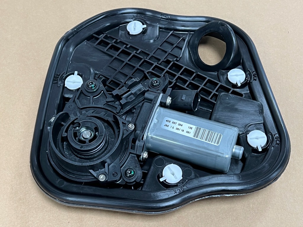 фото №1, Audi a7 4g двигатель доводчик дверь правый перед 4g8837004