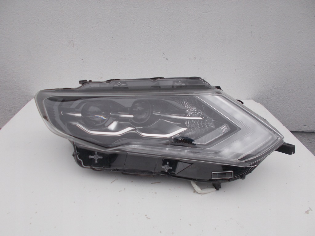 фото №1, Фара лампа nissan xtrail x-trail t32 lift led правый