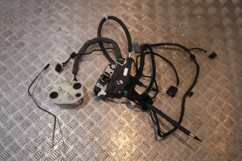 фото №1, Доводчик правий задня soft close maserati levante