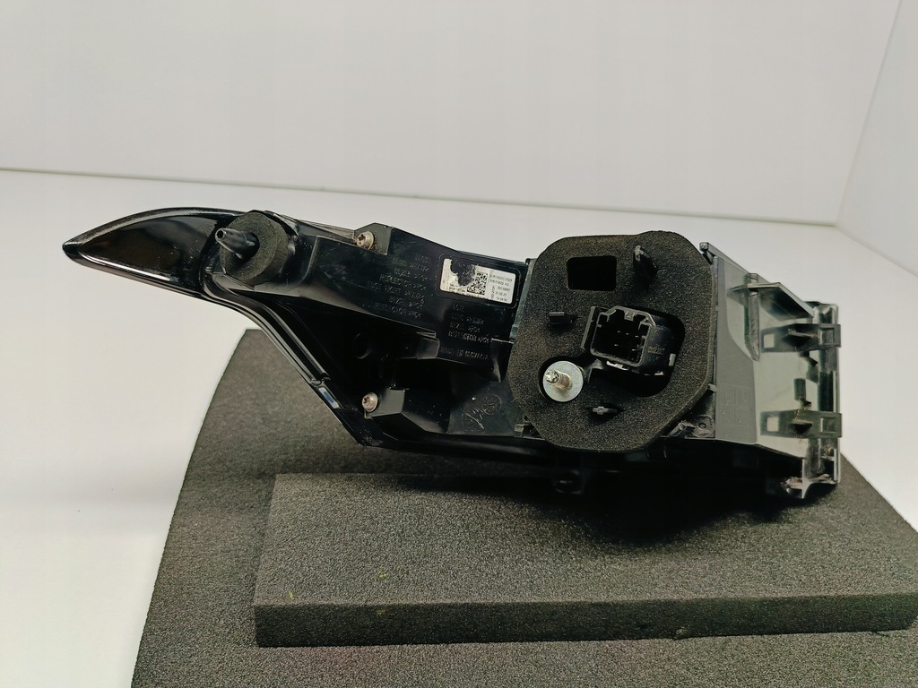 фото №11, Peugeot 308 iii t10 21- лампа правая задняя правый задняя led 9835299280