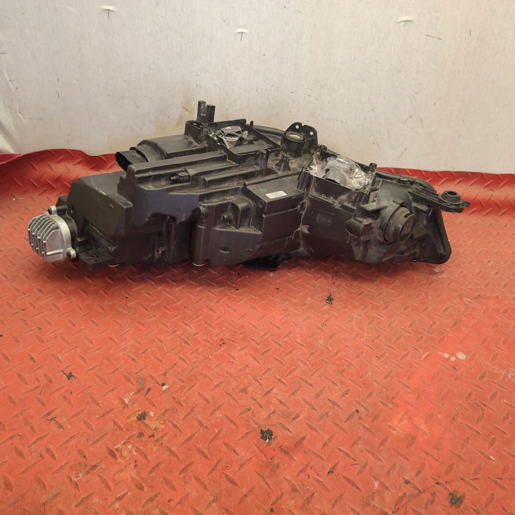 Купить Audi a4 b9 matrix led хорошее состояние европа фара правый