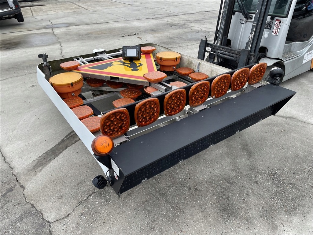 фото №1, Треугольник экран дисплей roboty дальний kogut bus pilot