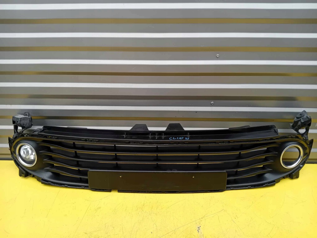 Купити D777 - renault clio iv решітка бампера передня нова оригінал  622542958r