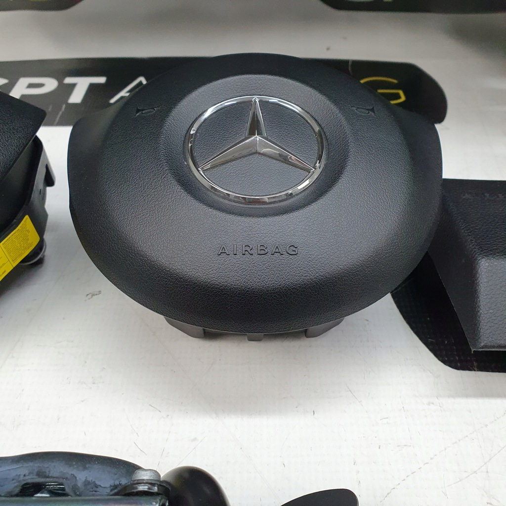 фото №8, Оригінальна консоль середня mercedes-benz a w176