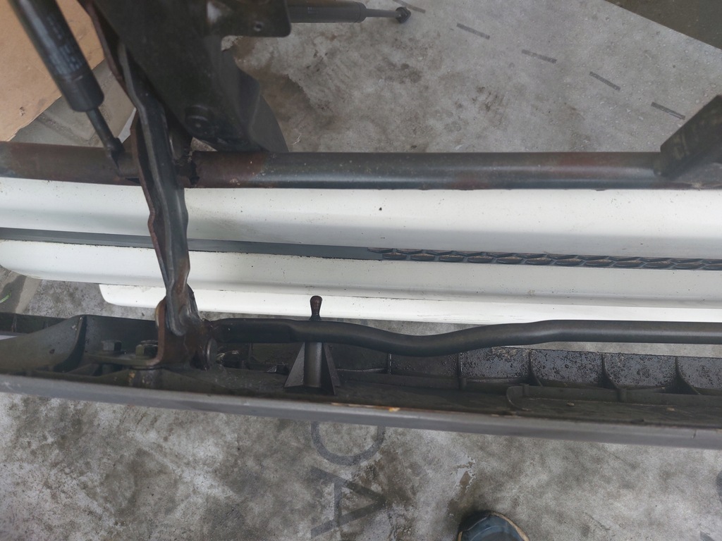 фото №13, Капот решётка радиатора gill scania serii 4 кронштейн кронштейн