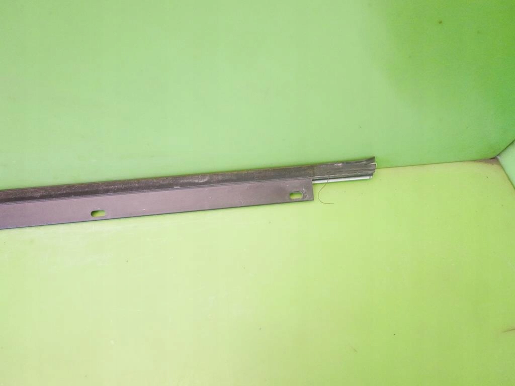 фото №8, Молдинг ущільнювач права перед audi a4 b6 5d 00-04