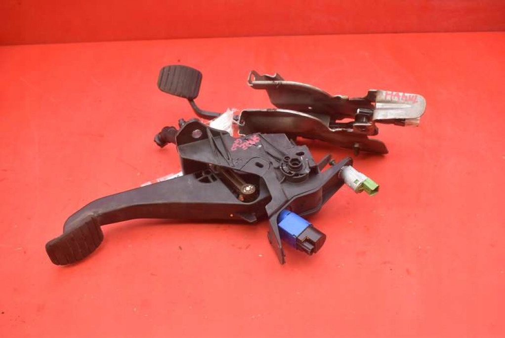 Педаль педалі зчеплення гальмо 180205353r dacia sandero 2 2 17-20 Недорого