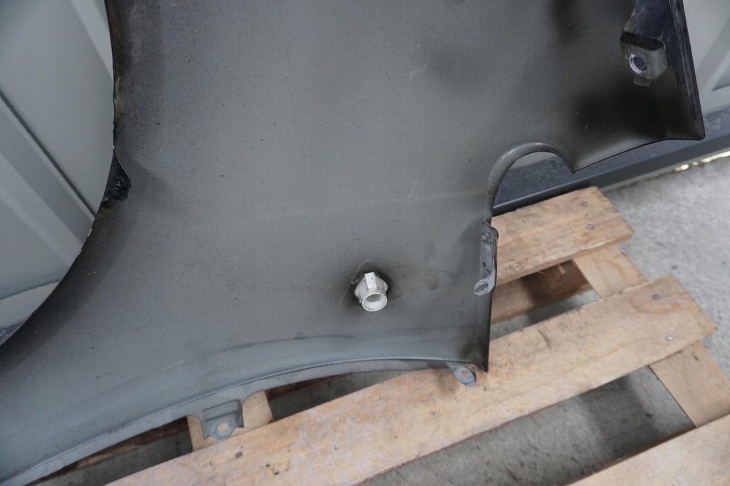 фото №10, Mitsubishi colt vi 5d крыло правый передний x19 чёрный nr.603