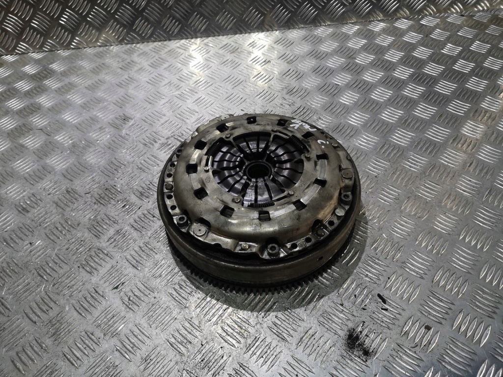 фото №1, Bmw 3 e90 e91 e92 2.0b колесо двухмассовый сцепление kpl