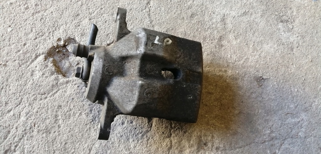 фото №1, Lexus ct 200h супорт гальмівний лівий передній