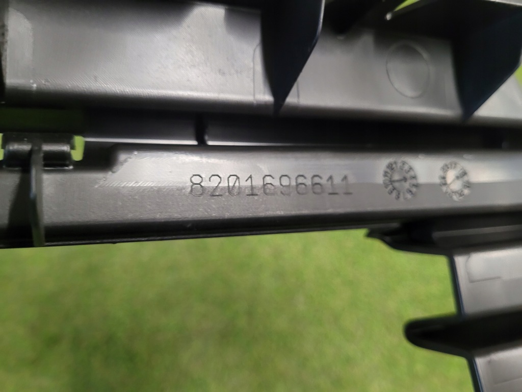 фото №7, Renault megane iv 4 решітка середня 242534881r