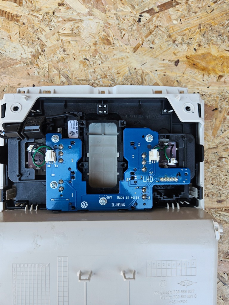 фото №10, Лампа потолочный vw volkswagen 5g0868837