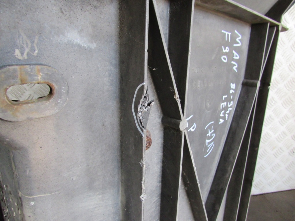 Пороги корпус ступени левый перед 81615100129 man f90 86-94 r. Цена