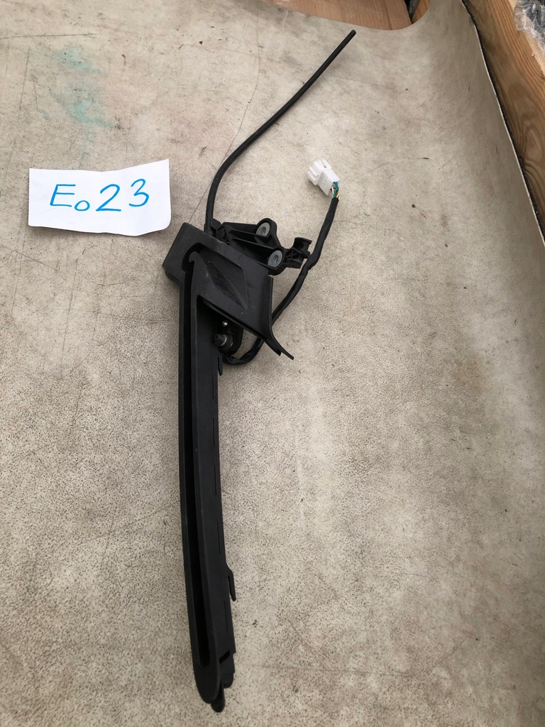 фото №1, Напрямна шторка mercedes w212 kombi a2128203042