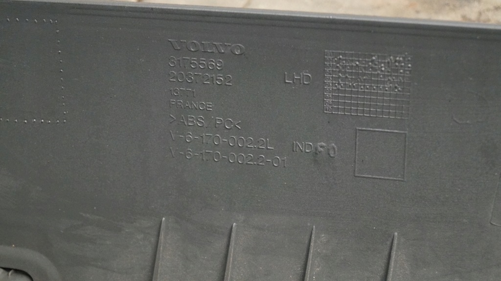 фото №6, Приборная панель корпус консоли кабины правая 20372152