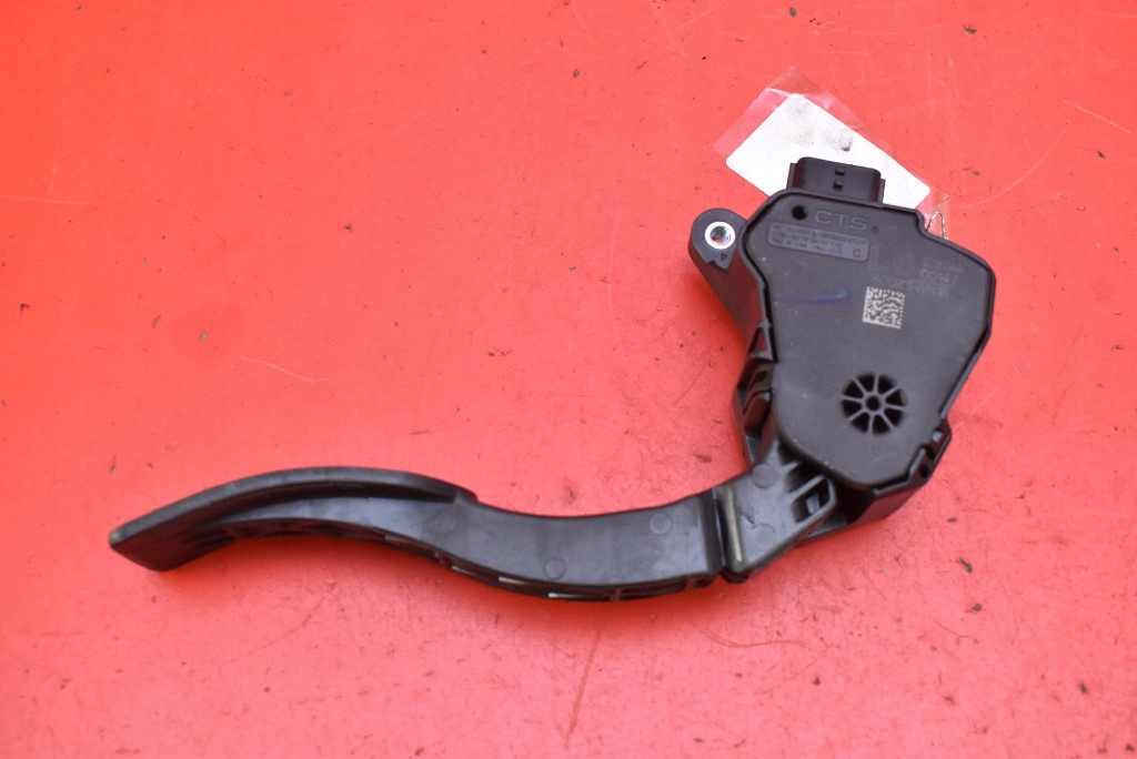 фото №7, Потенциометр педаль газа eu 180025wn1b nissan leaf 2 ii ze1 150 km 17-21