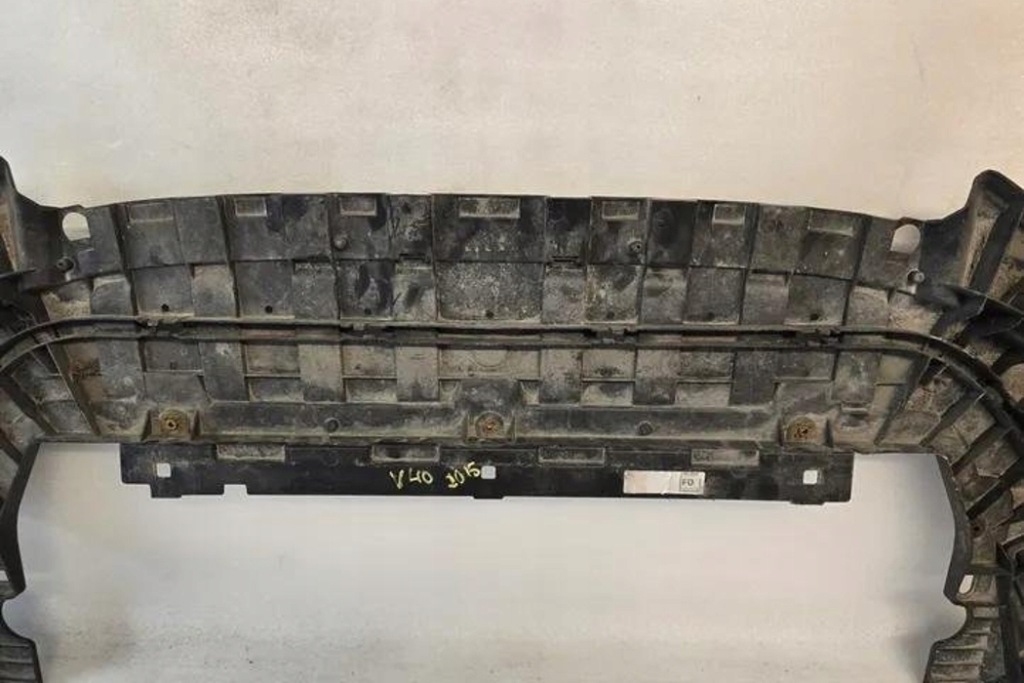 Захист нижня передній бампера volvo v40 хетчбек 31383736 2.0l дизель Київ