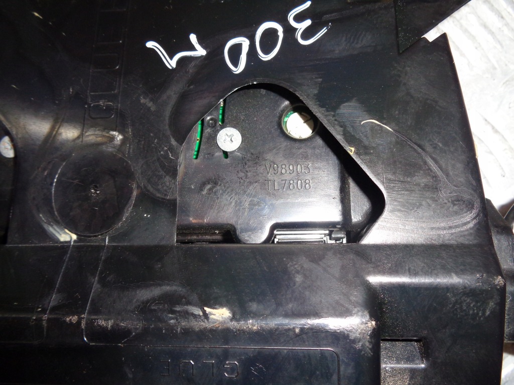 фото №5, Лампа салона панель люк chrysler 300m 98-