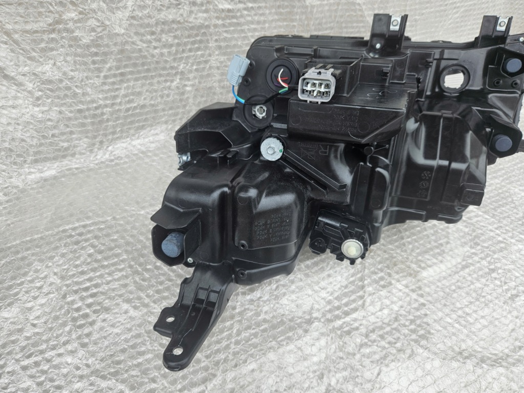 Suzuki vitara 3 рестайлинг  фара full led правый  100-7r016 bdb с Разборки