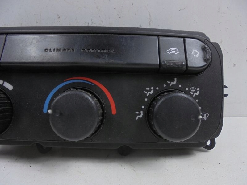 фото №8, Voyager 4 iv 00-04 панель обдув 05134768aa