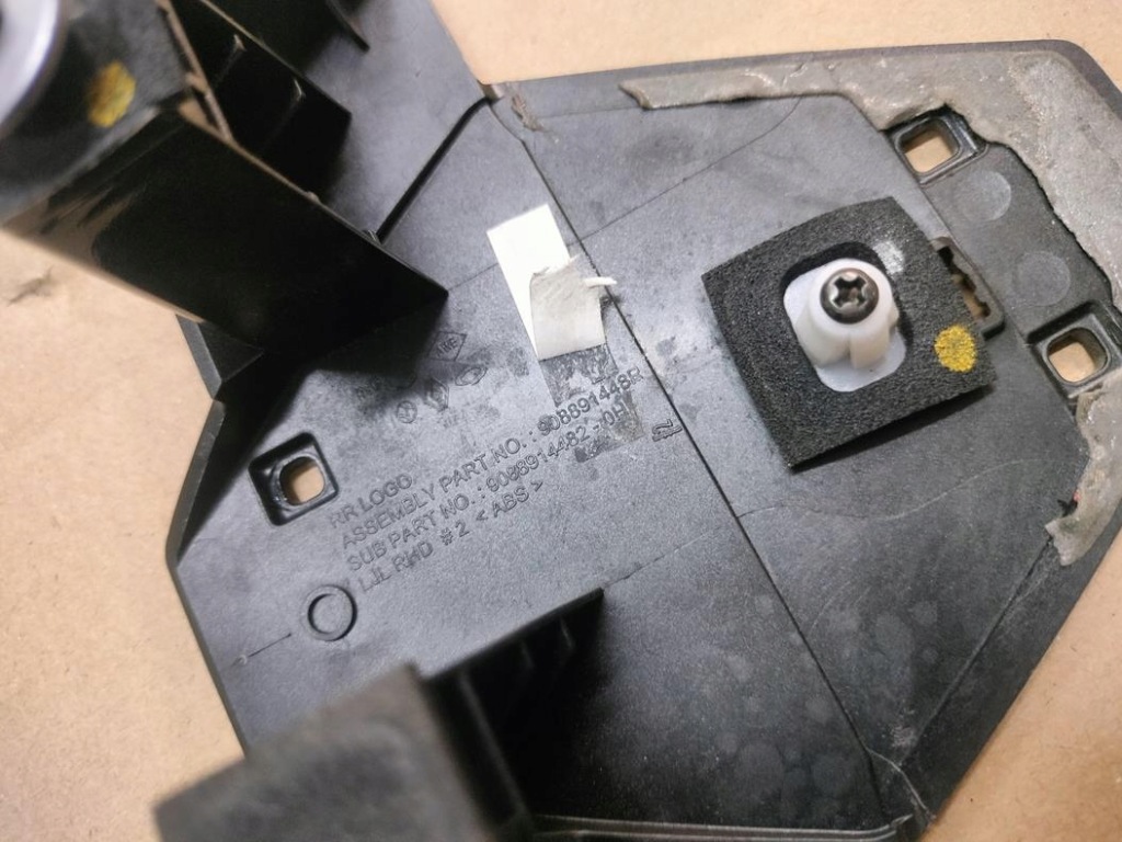 фото №3, Кронштейн емблема renault arkana zen