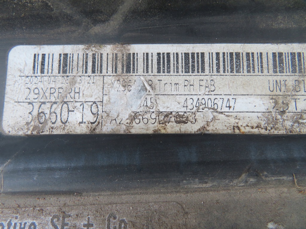 фото №15, Mercedes eqe w295 молдинг порог правая накладка sedan amg a2966986200