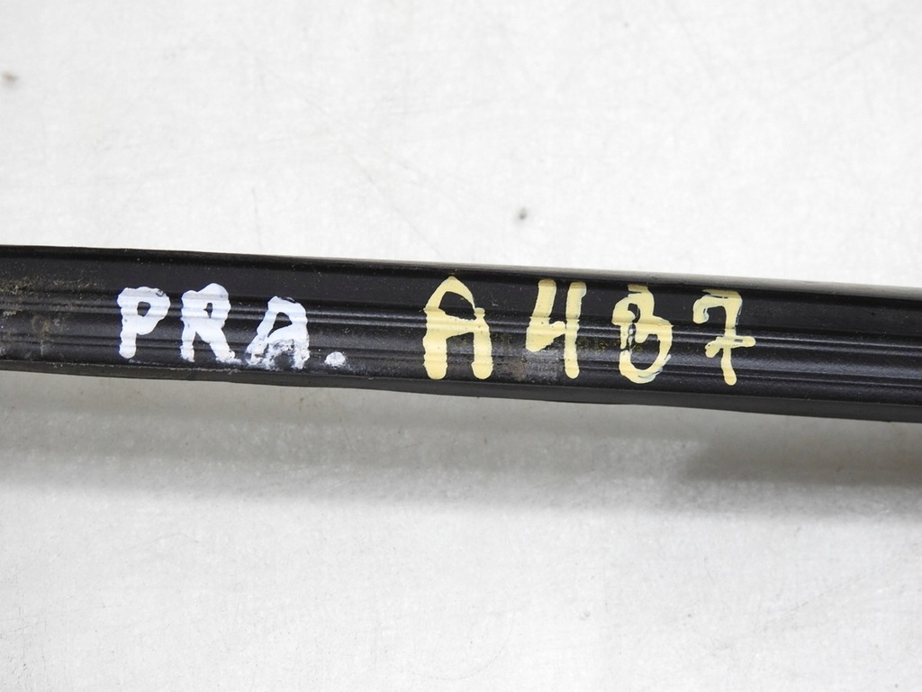 фото №5, Молдинг скло лобове права audi a4 b7