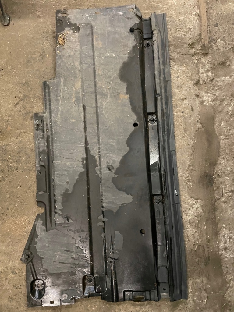 Audi a4 b8 a5 накладка плита пол подвеска левая Киев