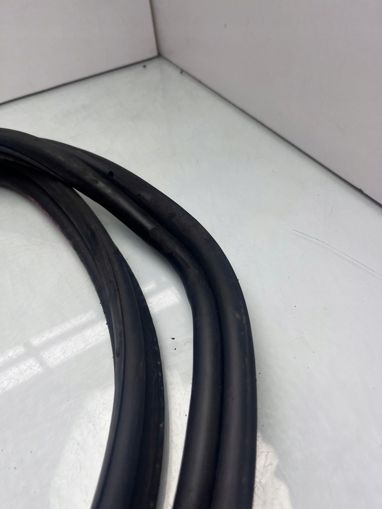 фото №5, Mini one - cooper r50 - 53 --- прокладка крышки багажника