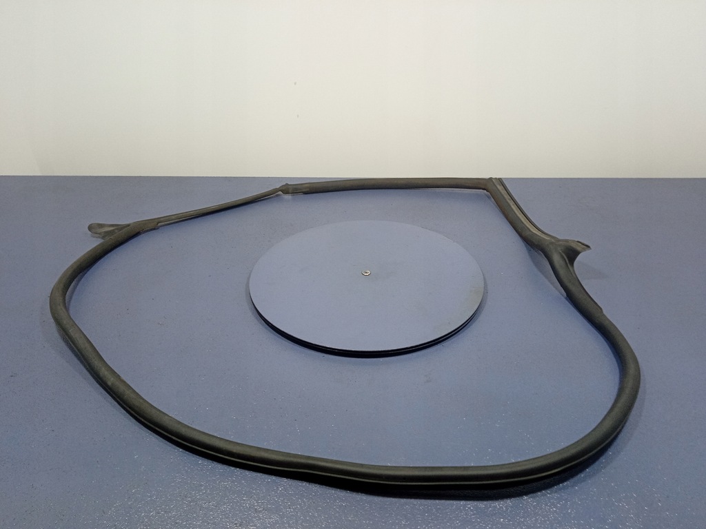 фото №1, Audi q8 rsq8 4m8 прокладка двері задня права 4m8833708g