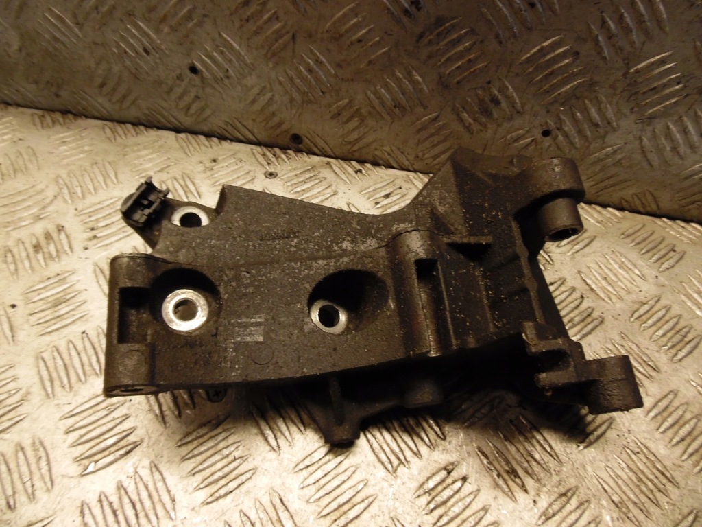 фото №1, Кронштейн кронштейн генератора renault clio 2 1.5 dci 8200185605