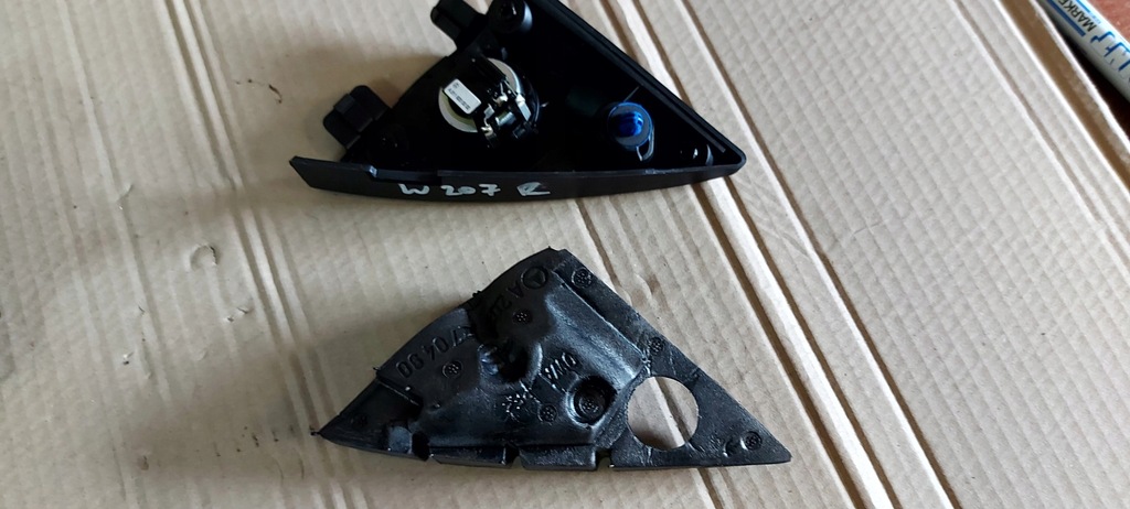 фото №4, Mercedes w207 трикутник заглушка дзеркало двері