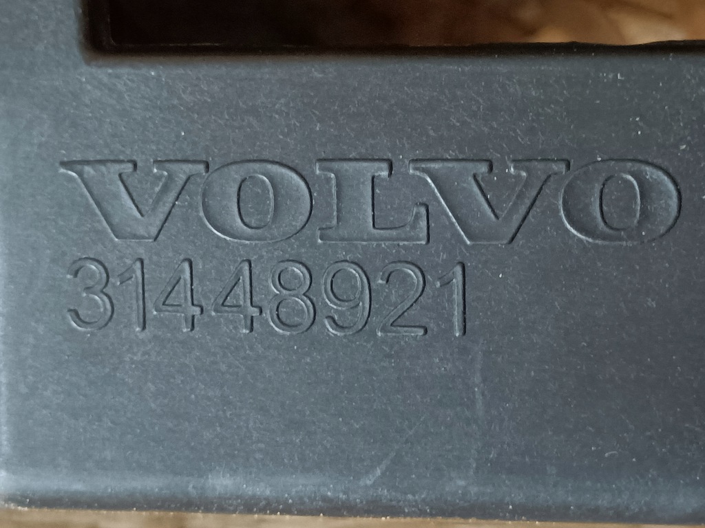 фото №8, Volvo s60 v60 напрямна накладки порога правий 31448921