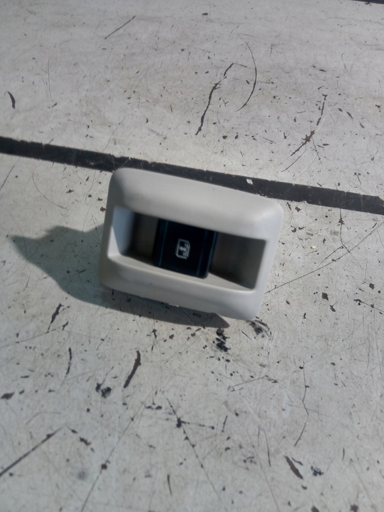 фото №1, Mitsubishi eclipse cross кнопка люк