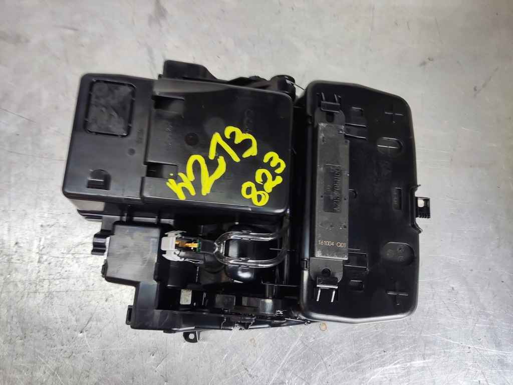 фото №9, Mercedes e klasa w213 бардачок кронштейн na кружки прикуриватель a2136806500