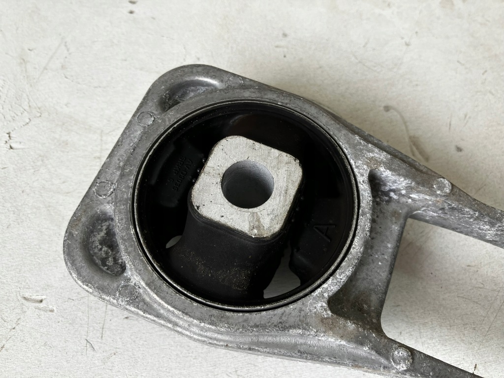 фото №4, Yaris cross кронштейн подушка двигателя задняя задняя